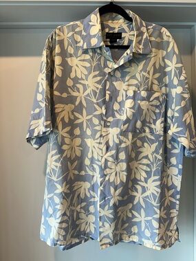 Robert Graham Blue and White Floral Short-Sleeve Button-Up Shirt